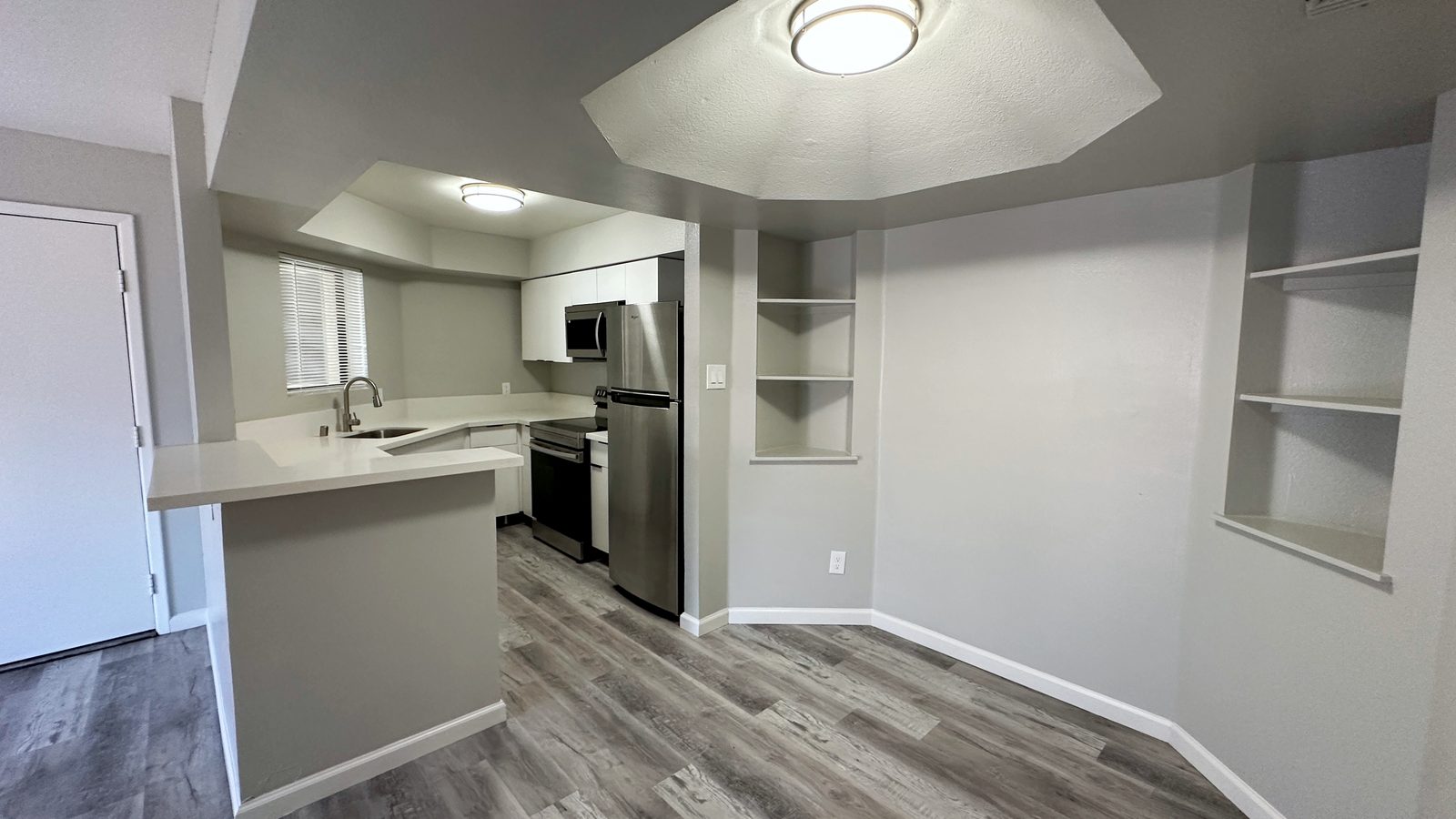 Dining nook and kitchen peninsula