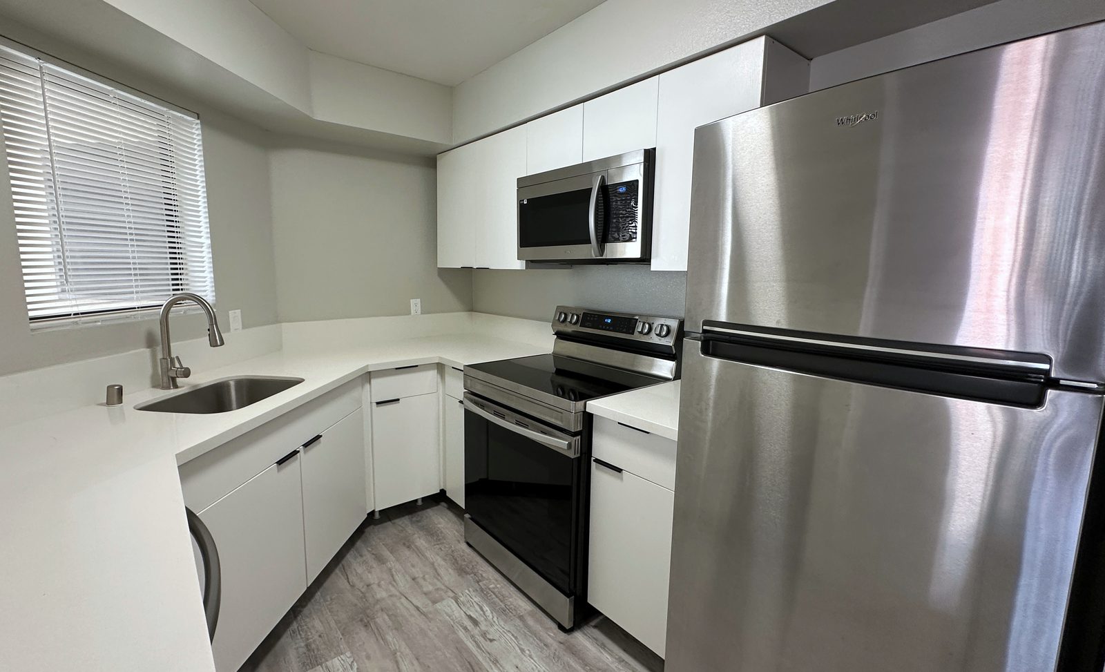 One-bedroom kitchen